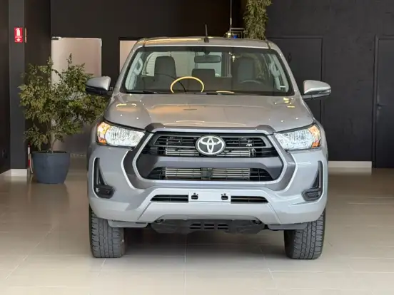 TOYOTA-HILUX-2025