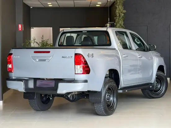 TOYOTA-HILUX-2025