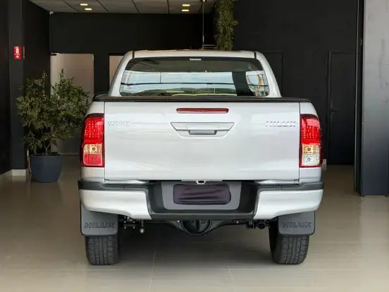TOYOTA-HILUX-2025
