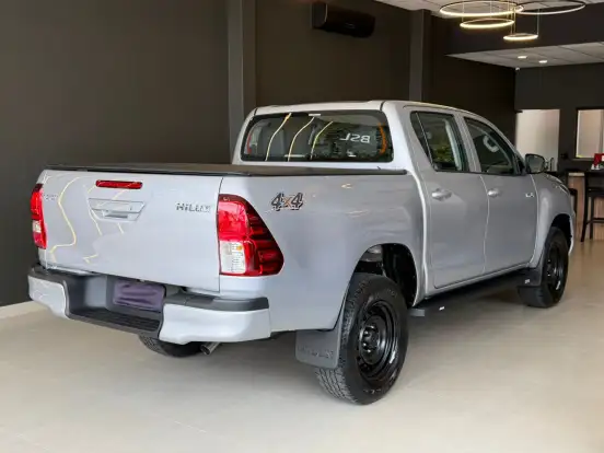 TOYOTA-HILUX-2025