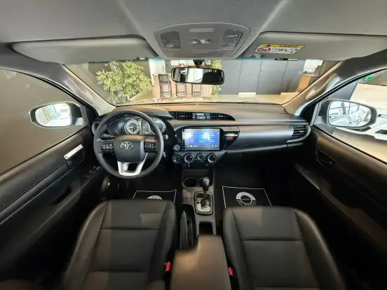 TOYOTA-HILUX-2025