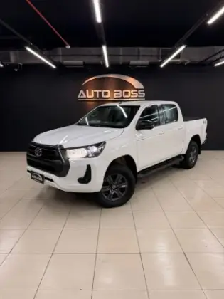 TOYOTA HILUX 2.8 D-4D TURBO DIESEL CD SR 4X4 AUTOMÁTICO
