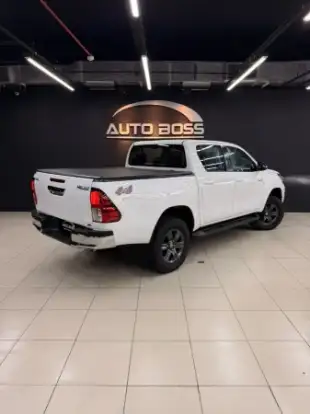 TOYOTA-HILUX-2024