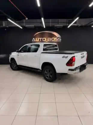 TOYOTA-HILUX-2.8 D-4D TURBO DIESEL CD SR 4X4 AUTOMÁTICO TOYOTA-HILUX-2024