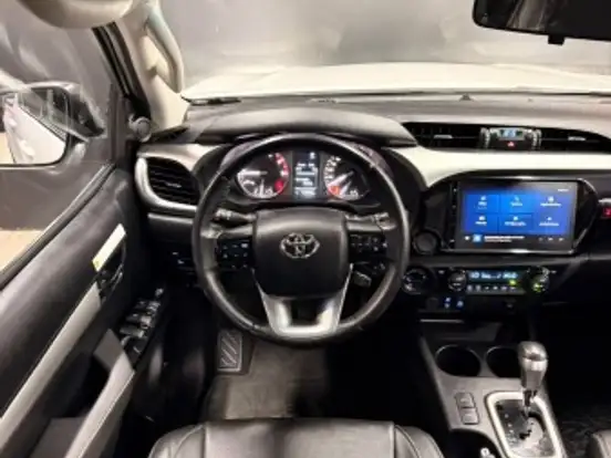 TOYOTA-HILUX-2.8 D-4D TURBO DIESEL CD SR 4X4 AUTOMÁTICO TOYOTA-HILUX-2024