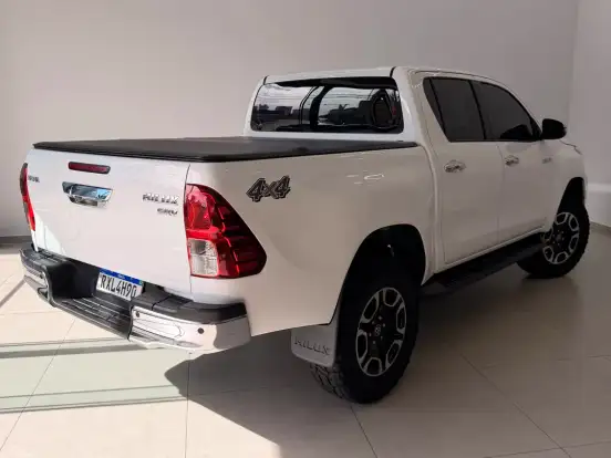 TOYOTA-HILUX-2.8 D-4D TURBO DIESEL CD SRV 4X4 AUTOMÁTICO TOYOTA-HILUX-2022