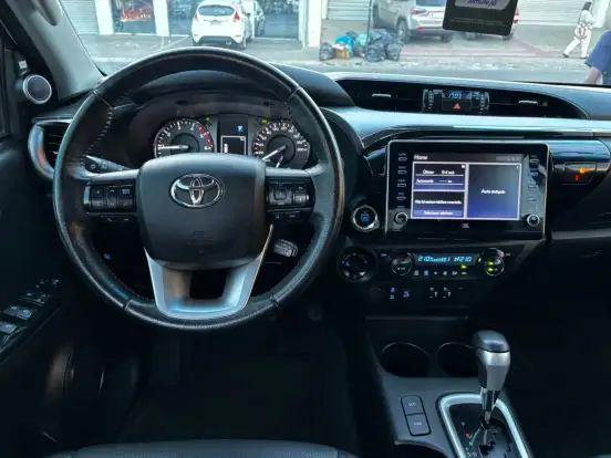 TOYOTA-HILUX-2023