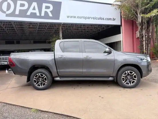 TOYOTA-HILUX-2022