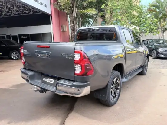 TOYOTA-HILUX-2.8 D-4D TURBO DIESEL CD SRX 4X4 AUTOMÁTICO TOYOTA-HILUX-2022