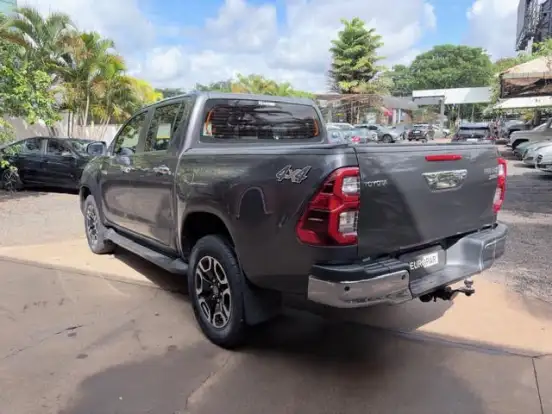 TOYOTA-HILUX-2.8 D-4D TURBO DIESEL CD SRX 4X4 AUTOMÁTICO TOYOTA-HILUX-2022