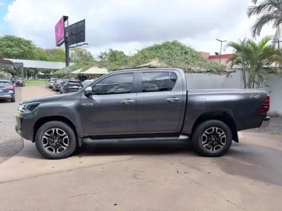 TOYOTA-HILUX-2022