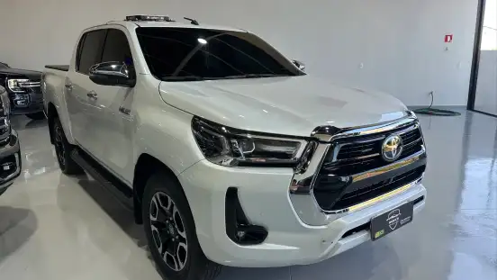 TOYOTA-HILUX-2025