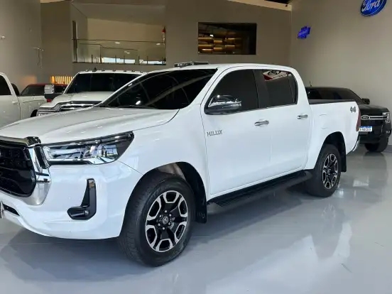 TOYOTA-HILUX-2.8 D-4D TURBO DIESEL CD SRX 4X4 AUTOMÁTICO TOYOTA-HILUX-2025