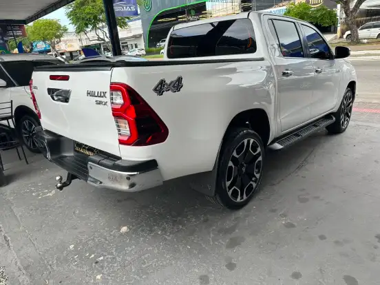 TOYOTA-HILUX-2022