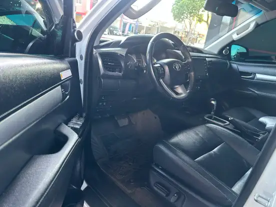 TOYOTA-HILUX-2.8 D-4D TURBO DIESEL CD SRX LIMITED 4X4 AUTOMÁTICO TOYOTA-HILUX-2022
