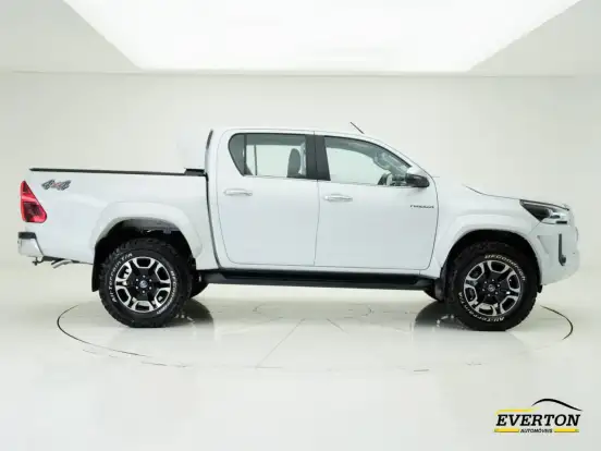 TOYOTA-HILUX-2.8 D-4D TURBO DIESEL CD SRX PLUS 4X4 AUTOMÁTICO TOYOTA-HILUX-2025