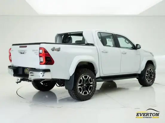 TOYOTA-HILUX-2.8 D-4D TURBO DIESEL CD SRX PLUS 4X4 AUTOMÁTICO TOYOTA-HILUX-2025