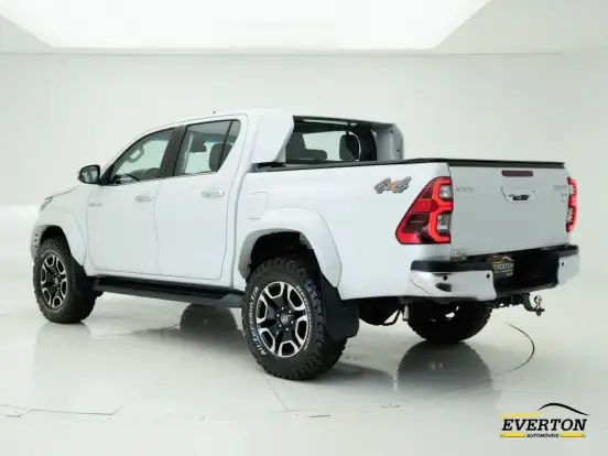 TOYOTA-HILUX-2025