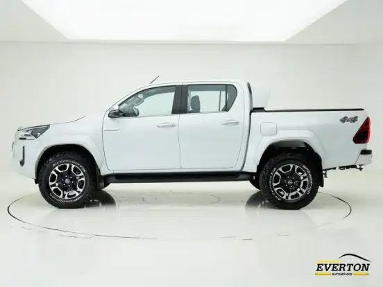 TOYOTA-HILUX-2025