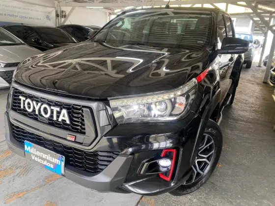 TOYOTA HILUX 2.8 GR SPORT 4X4 CD 16V DIESEL 4P AUTOMÁTICO