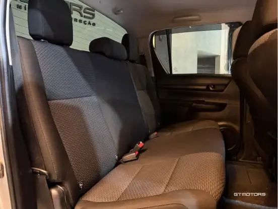 TOYOTA-HILUX-2019