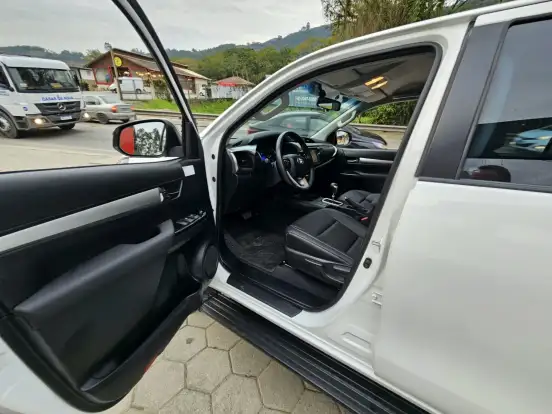 TOYOTA-HILUX-2.8 SR 4X4 CD 16V DIESEL 4P AUTOMÁTICO TOYOTA-HILUX-2018