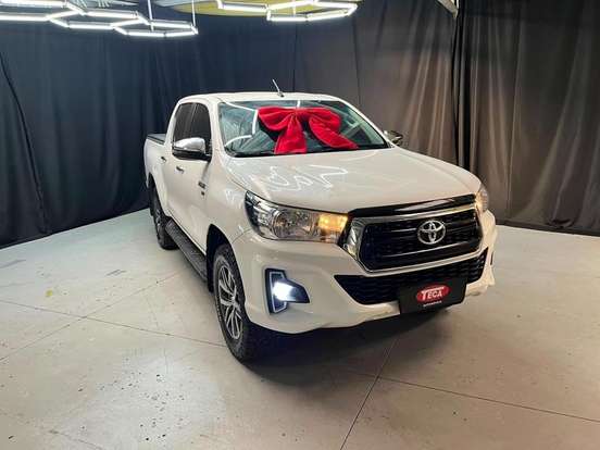 TOYOTA-HILUX-2019