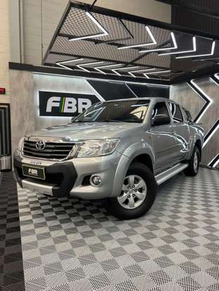 TOYOTA-HILUX-2.7 SR 4X2 CD 16V FLEX 4P AUTOMÁTICO TOYOTA-HILUX-2014