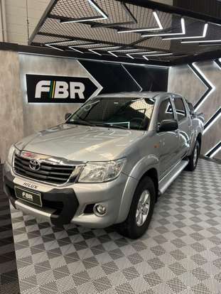 TOYOTA-HILUX-2014