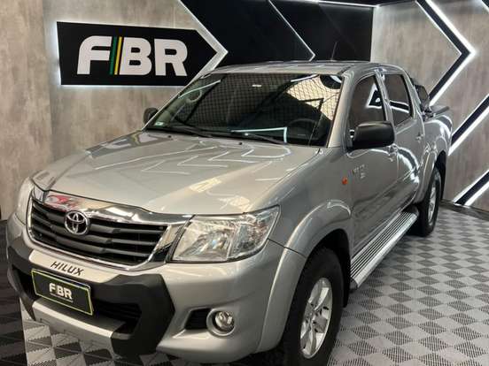 TOYOTA-HILUX-2.7 SR 4X2 CD 16V FLEX 4P AUTOMÁTICO TOYOTA-HILUX-2014