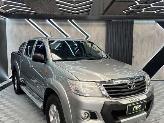 TOYOTA-HILUX-2.7 SR 4X2 CD 16V FLEX 4P AUTOMÁTICO TOYOTA-HILUX-2014