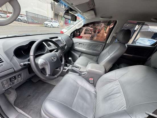TOYOTA-HILUX-2.7 SRV 4X4 CD 16V FLEX 4P AUTOMÁTICO TOYOTA-HILUX-2013
