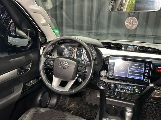 TOYOTA-HILUX-2022