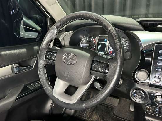 TOYOTA-HILUX-2.8 D-4D TURBO DIESEL CD SR 4X4 AUTOMÁTICO TOYOTA-HILUX-2022