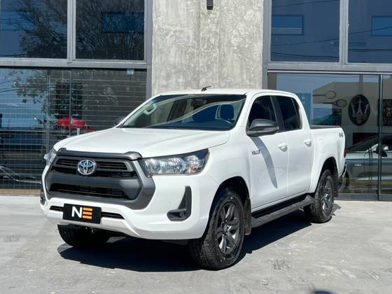 TOYOTA HILUX 2.8 D-4D TURBO DIESEL CD SR 4X4 AUTOMÁTICO