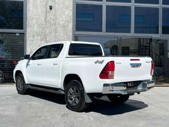 TOYOTA-HILUX-2023