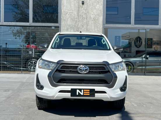 TOYOTA-HILUX-2023