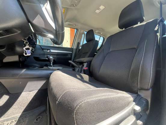 TOYOTA-HILUX-2.8 D-4D TURBO DIESEL CD SR 4X4 AUTOMÁTICO TOYOTA-HILUX-2023