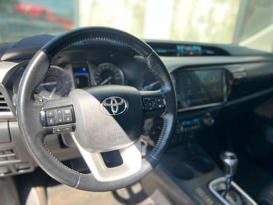 TOYOTA-HILUX-2023