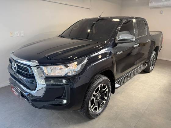 TOYOTA HILUX 2.8 D-4D TURBO DIESEL CD SRV 4X4 AUTOMÁTICO