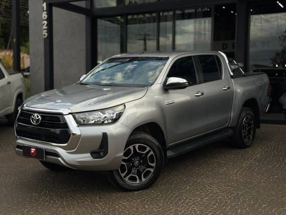 TOYOTA HILUX 2.8 D-4D TURBO DIESEL CD SRV 4X4 AUTOMÁTICO