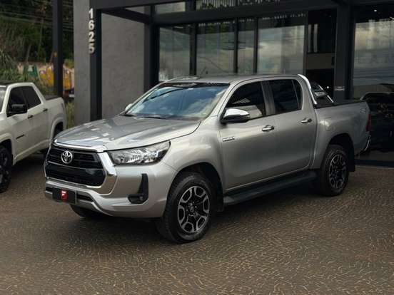 TOYOTA-HILUX-2.8 D-4D TURBO DIESEL CD SRV 4X4 AUTOMÁTICO TOYOTA-HILUX-2021