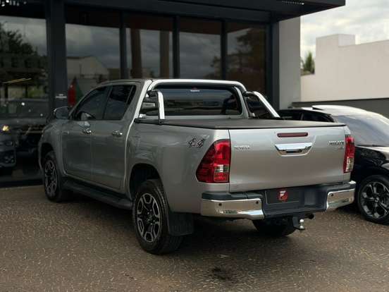 TOYOTA-HILUX-2.8 D-4D TURBO DIESEL CD SRV 4X4 AUTOMÁTICO TOYOTA-HILUX-2021