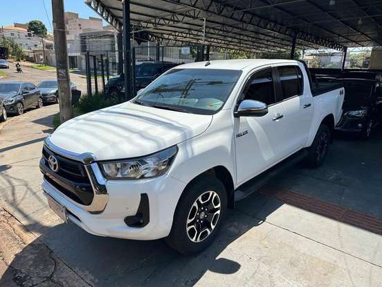 TOYOTA-HILUX-2021
