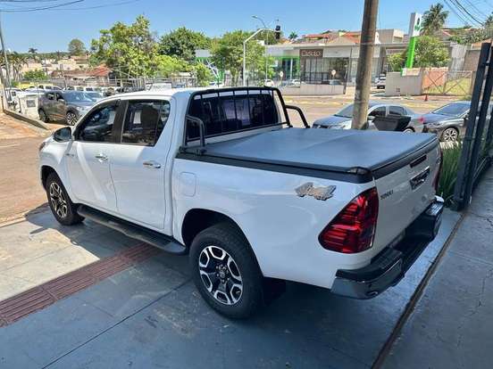 TOYOTA-HILUX-2021