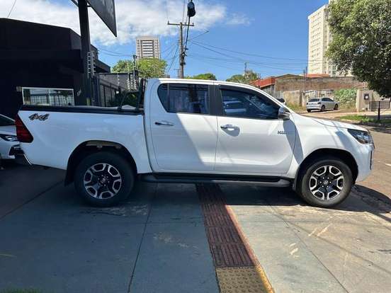 TOYOTA-HILUX-2.8 D-4D TURBO DIESEL CD SRV 4X4 AUTOMÁTICO TOYOTA-HILUX-2021
