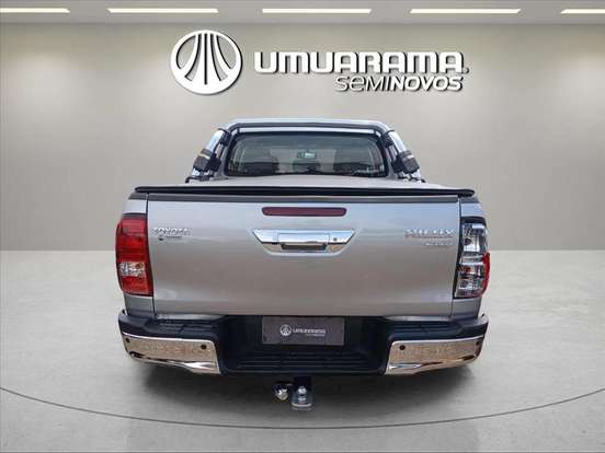 TOYOTA-HILUX-2023