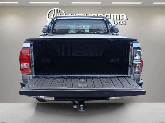 TOYOTA-HILUX-2023