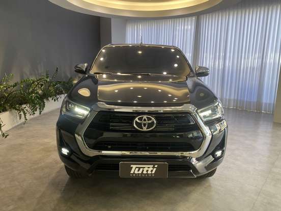 TOYOTA-HILUX-2.8 D-4D TURBO DIESEL CD SRV 4X4 AUTOMÁTICO TOYOTA-HILUX-2025