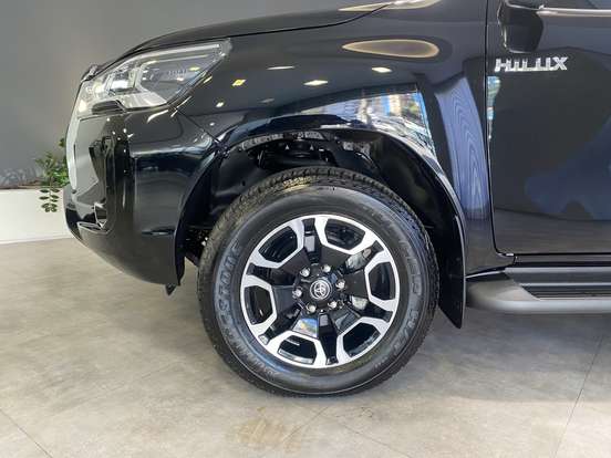 TOYOTA-HILUX-2.8 D-4D TURBO DIESEL CD SRV 4X4 AUTOMÁTICO TOYOTA-HILUX-2025